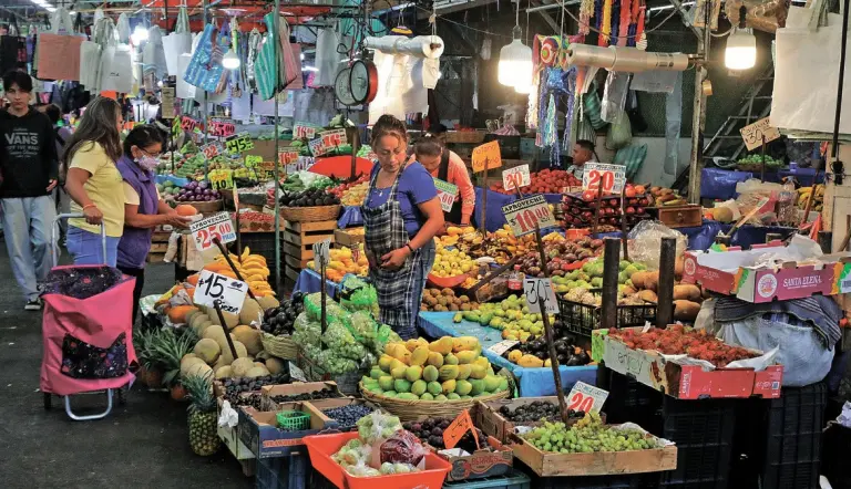 Inflación en México se desacelera a 3.72% en la primera quincena de diciembre; boletos de avión repuntan antes de Navidad