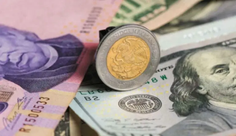 Peso mexicano presentó en 2025 su mayor ganancia frente al dólar en tres décadas