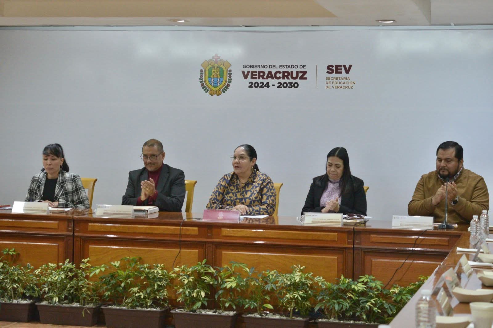 Escuelas de Veracruz ya están listas para clases tras lluvias: Claudia Tello