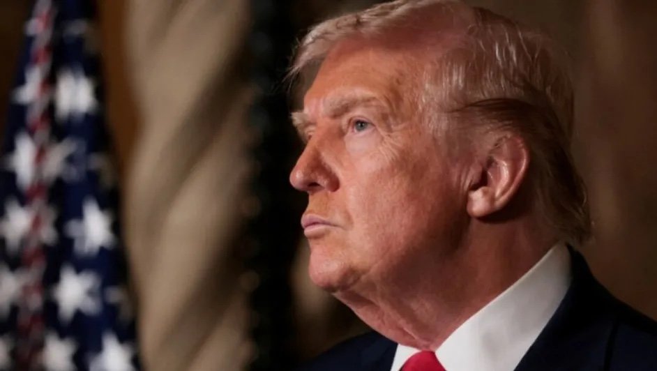 Trump revela que Venezuela entregará de 30 a 50 millones de barriles de petróleo a EU; él administrará el dinero