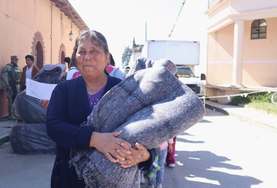 Más de 40 mil familias reciben abrigo y alimentos gracias a Abrigando Corazones Más de 40 mil familias reciben abrigo y alimentos gracias a Abrigando Corazones